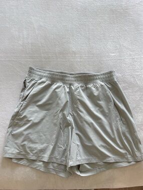 lululemon athletica Men's Athletic Shorts — Light Gray